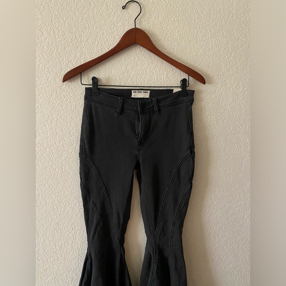 We the Free - Twirl On Mid-Rise Crop Flare Jeans - Picture 5 of 11